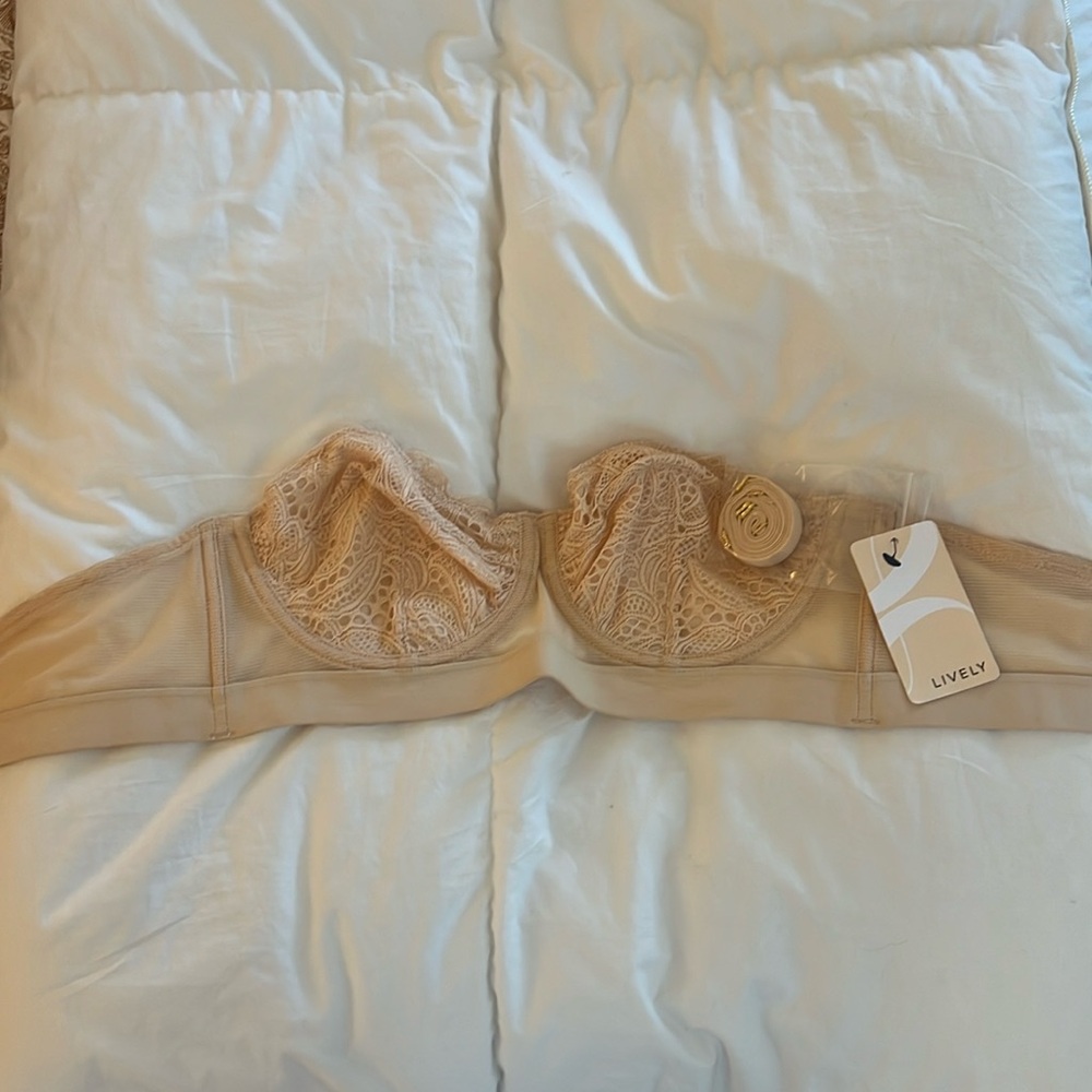 NWT Lively Strapless Bra